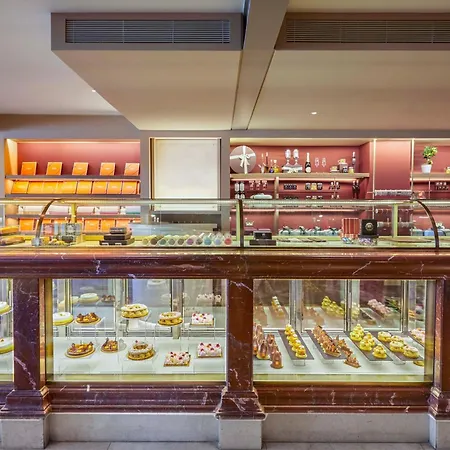Szálloda Grande Bretagne, A Luxury Collection Hotel,