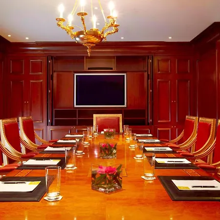 Grande Bretagne, A Luxury Collection Hotel, Szálloda