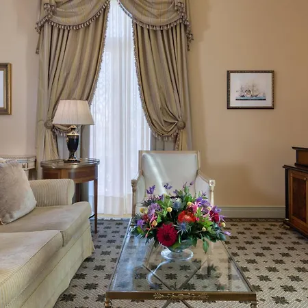 Grande Bretagne, A Luxury Collection Hotel, Hotell 5*