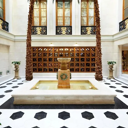 Grande Bretagne, A Luxury Collection Hotel, Hotell